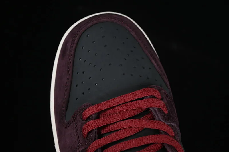 All categories Nk SB Dunk Series Nk SB Dunk Low low-top sneakers K version Riot Skateshop x Nk SB Dunk Low joint model Bordeaux red low-top casual sneakers FZ1289-200